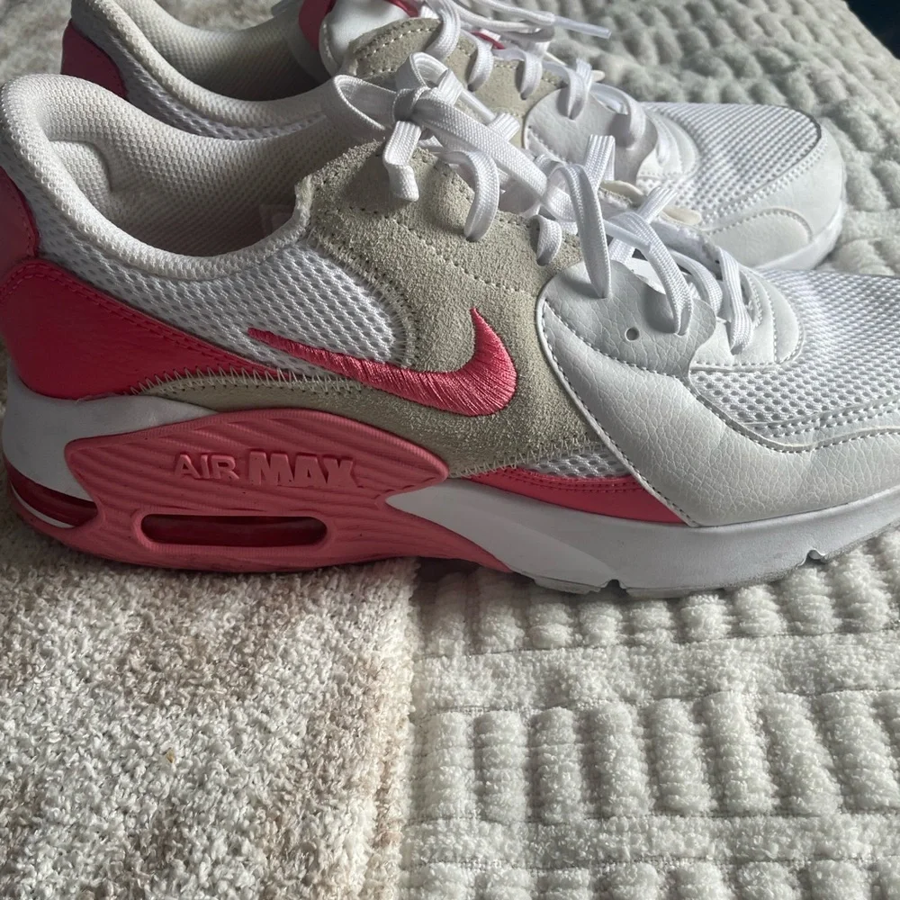 Nike Air Max White and Pink - Picture 4 of 7